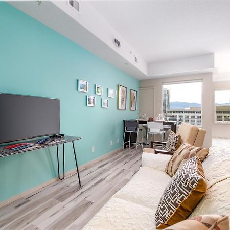 Tiffany Blue@Downtown Culture District Apartment Kelowna Luaran gambar