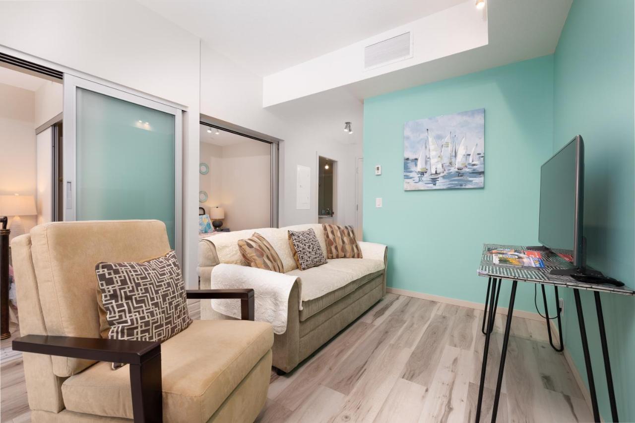 Tiffany Blue@Downtown Culture District Apartment Kelowna Luaran gambar